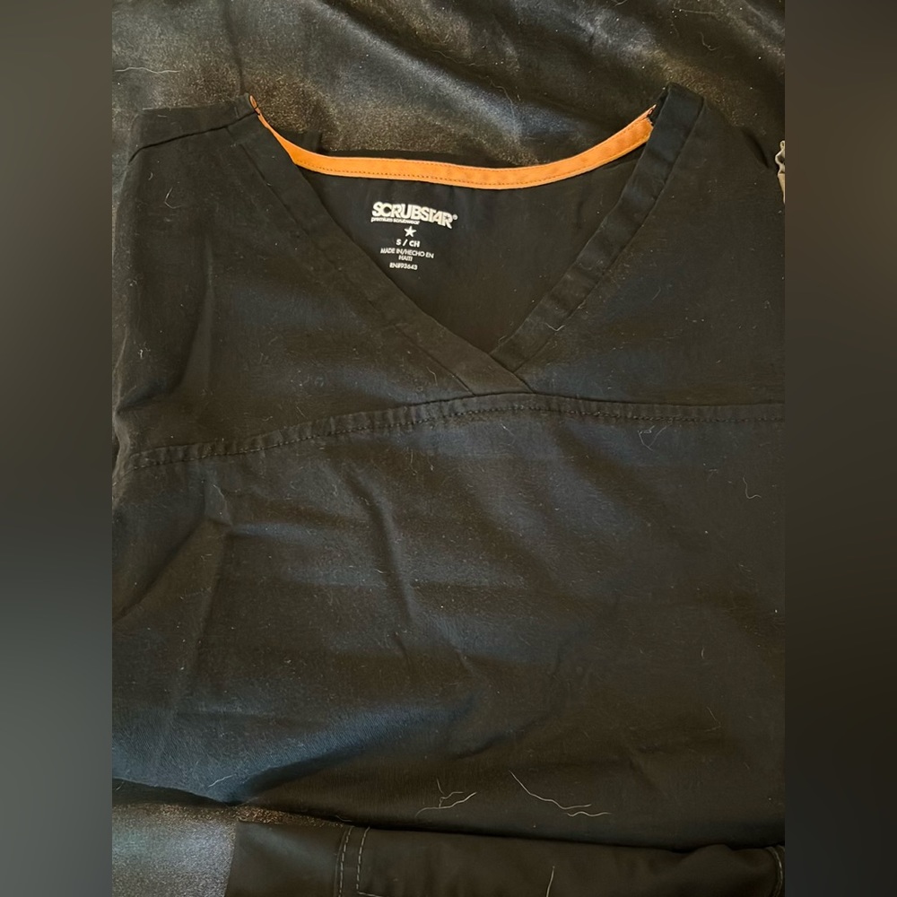 Scrub set